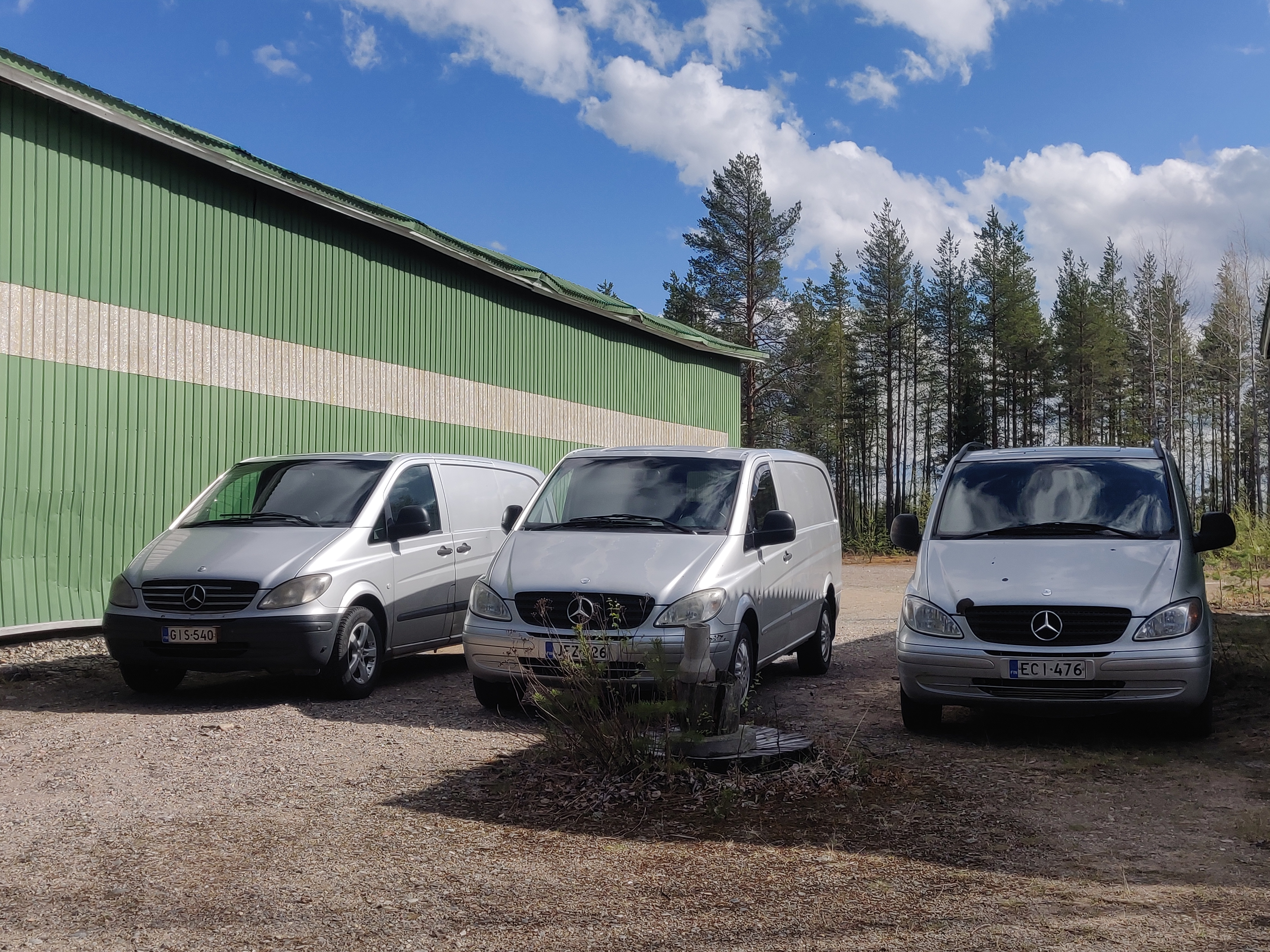 Pakettiauto + kuljettaja