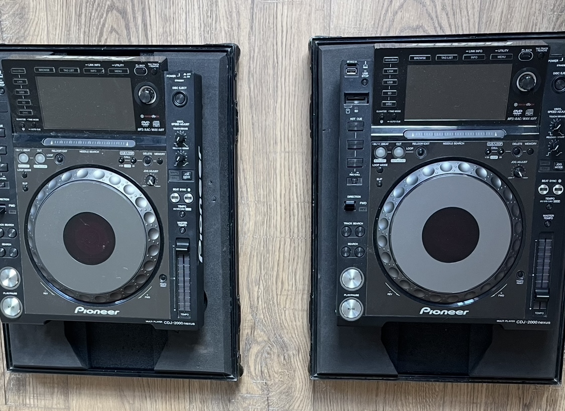 Cdj 2000 nexus x 2