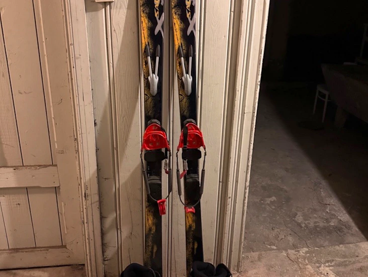 Telemark ski 162 (støvler kan også leies)