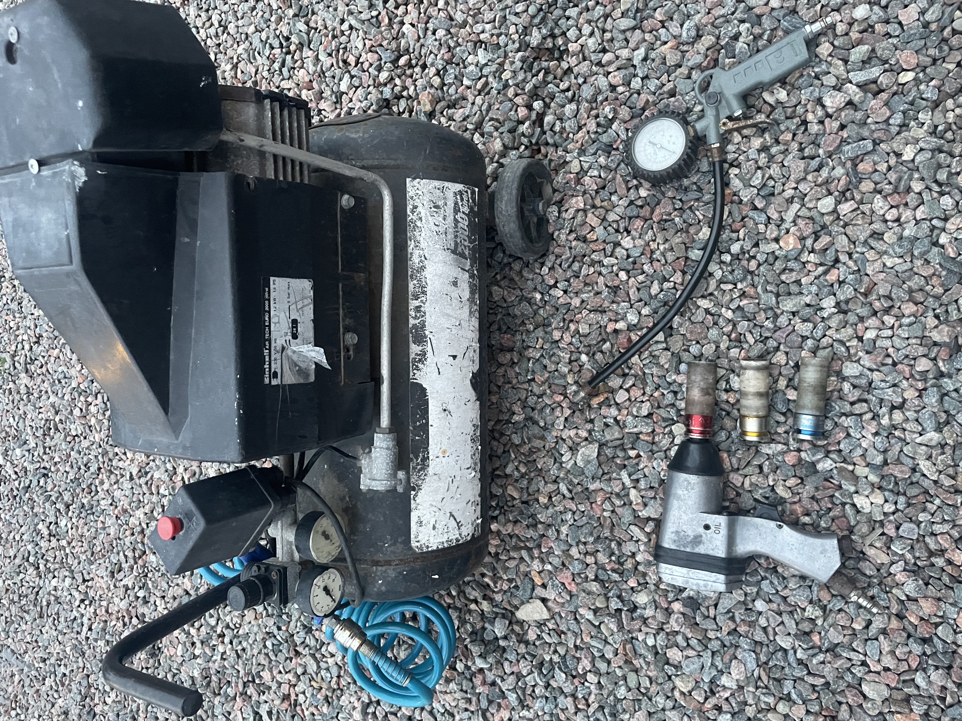 Kompressor 24 liter 8 bar inkl tillbehör