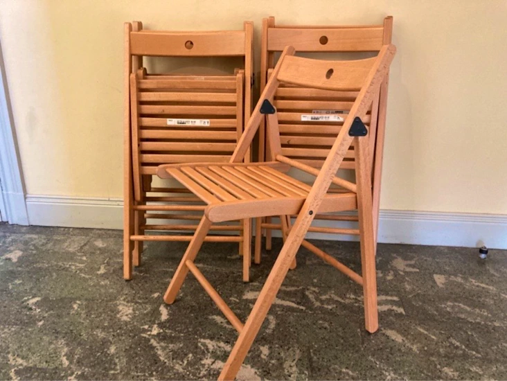 12 st klappstolar i trä