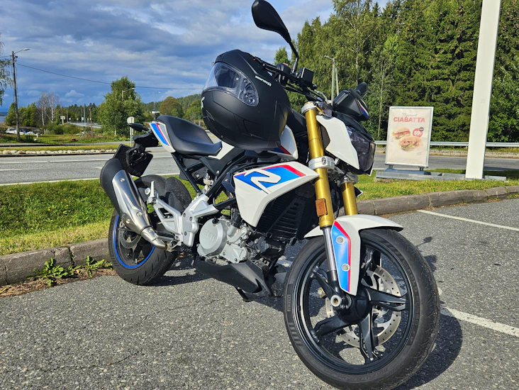 Bmw g 310 r perfekt for bykjøring og lengre turer.