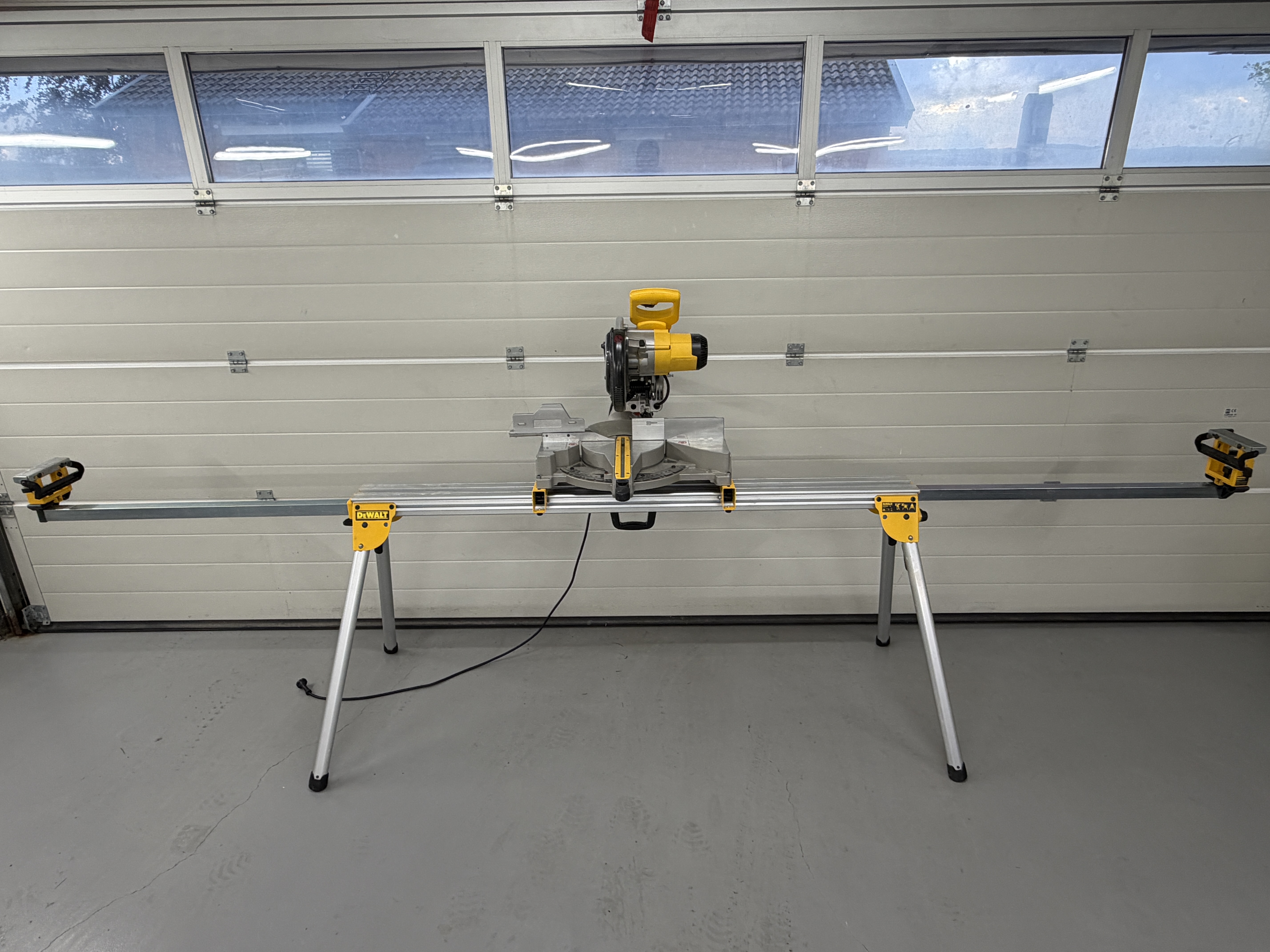 Kapp- og gjærsag dewalt dw712 med stativ