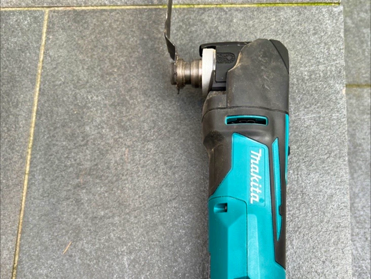 Makita dt51 18v multiverktøy med batteri