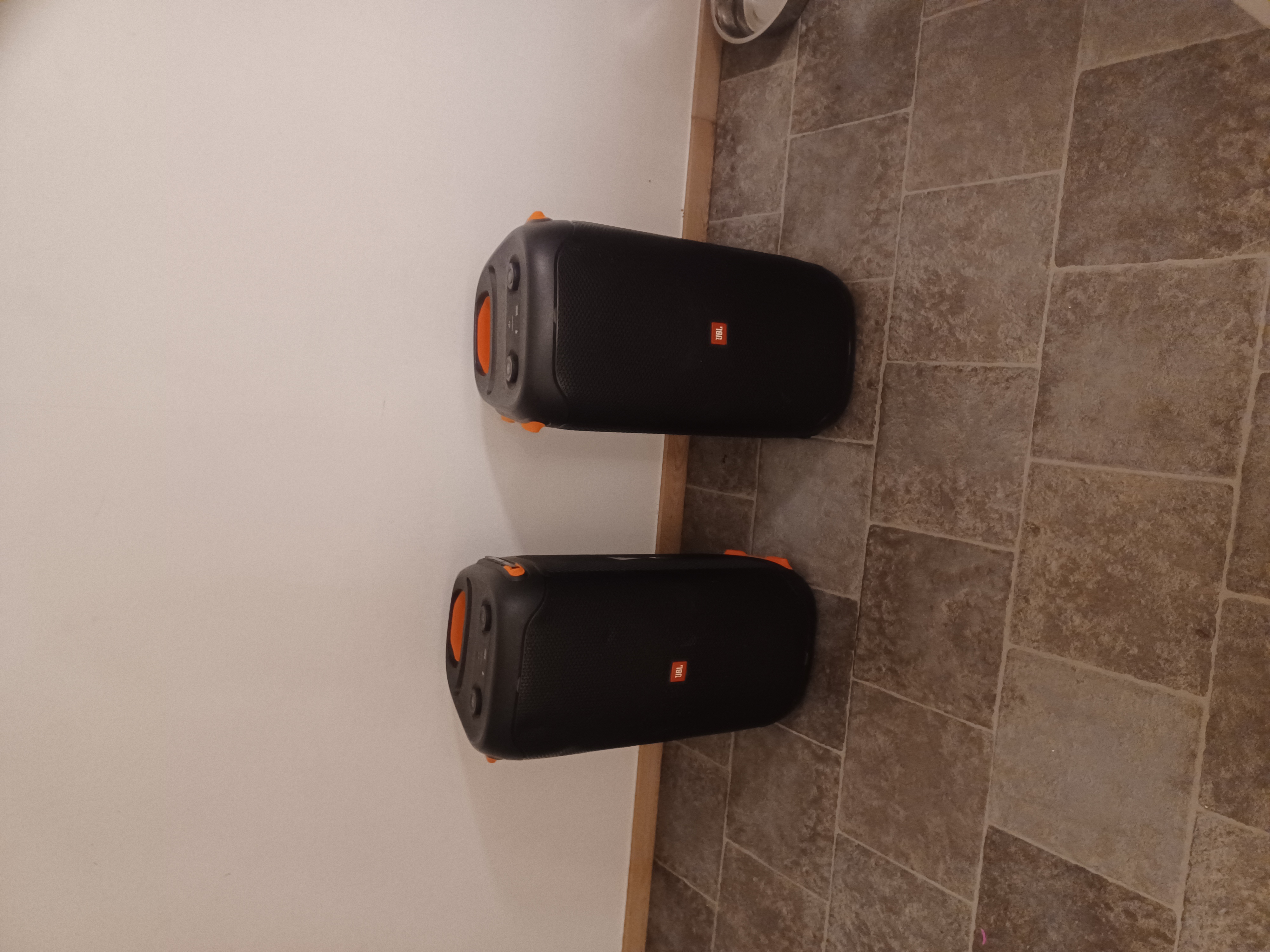 2 st jbl party box 110 med trådlösa mickar