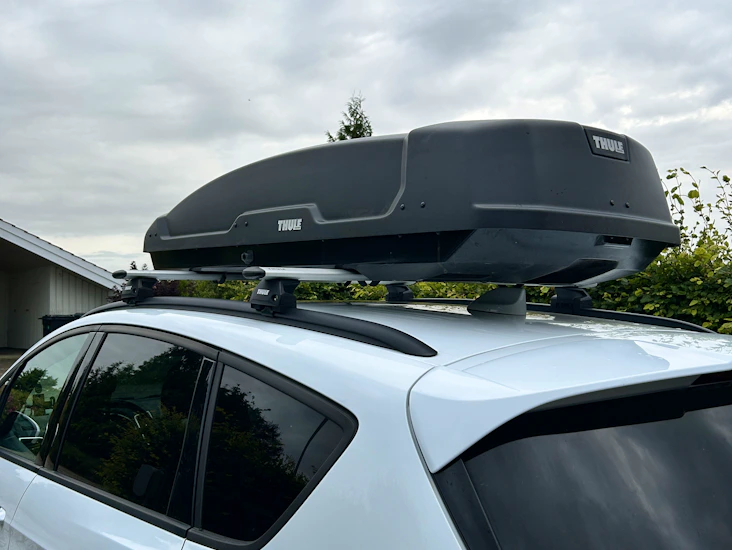 Thule tagboks med tagbøjler
