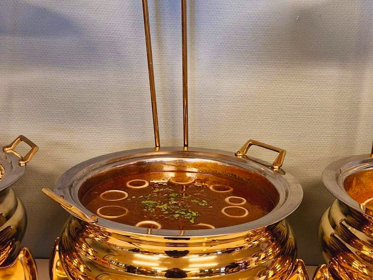Golden chafing dish / varmhållningsbehållare i guld