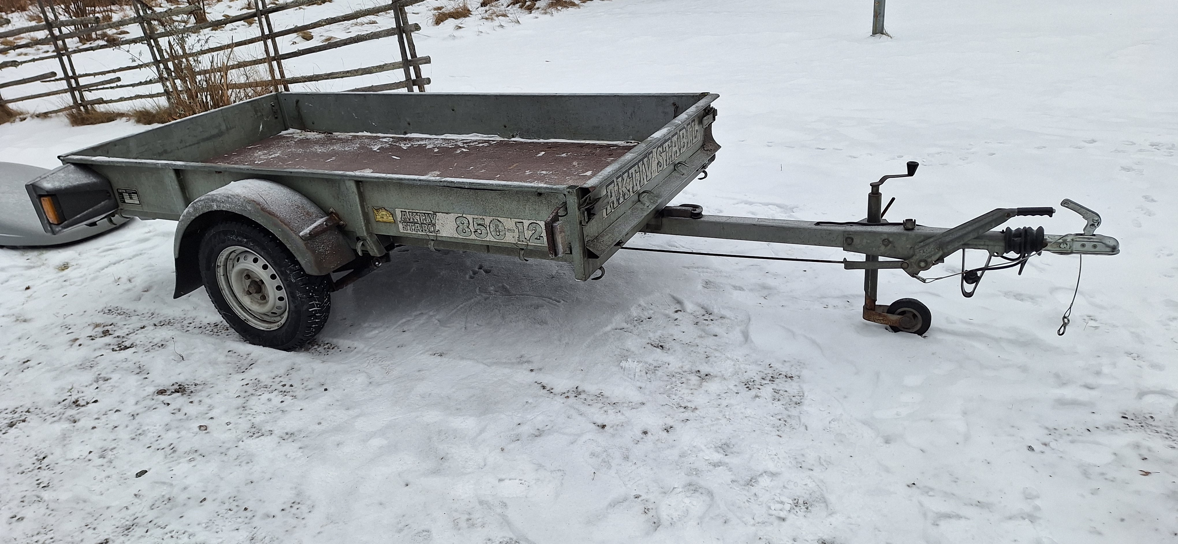 Aktiv stabil tippbart släp.