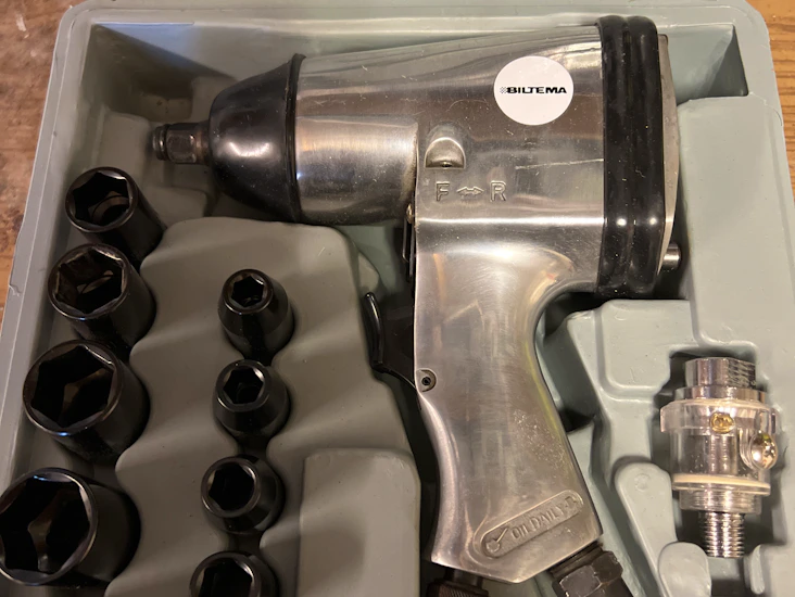 Mutterdragare för kompressor