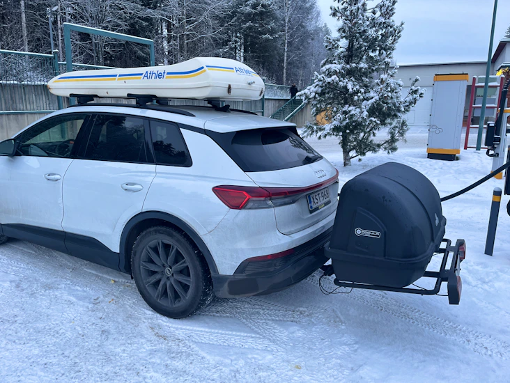 Vuokrataan peräkoukkuun kiinnitettävä kuljetuslaatikko
