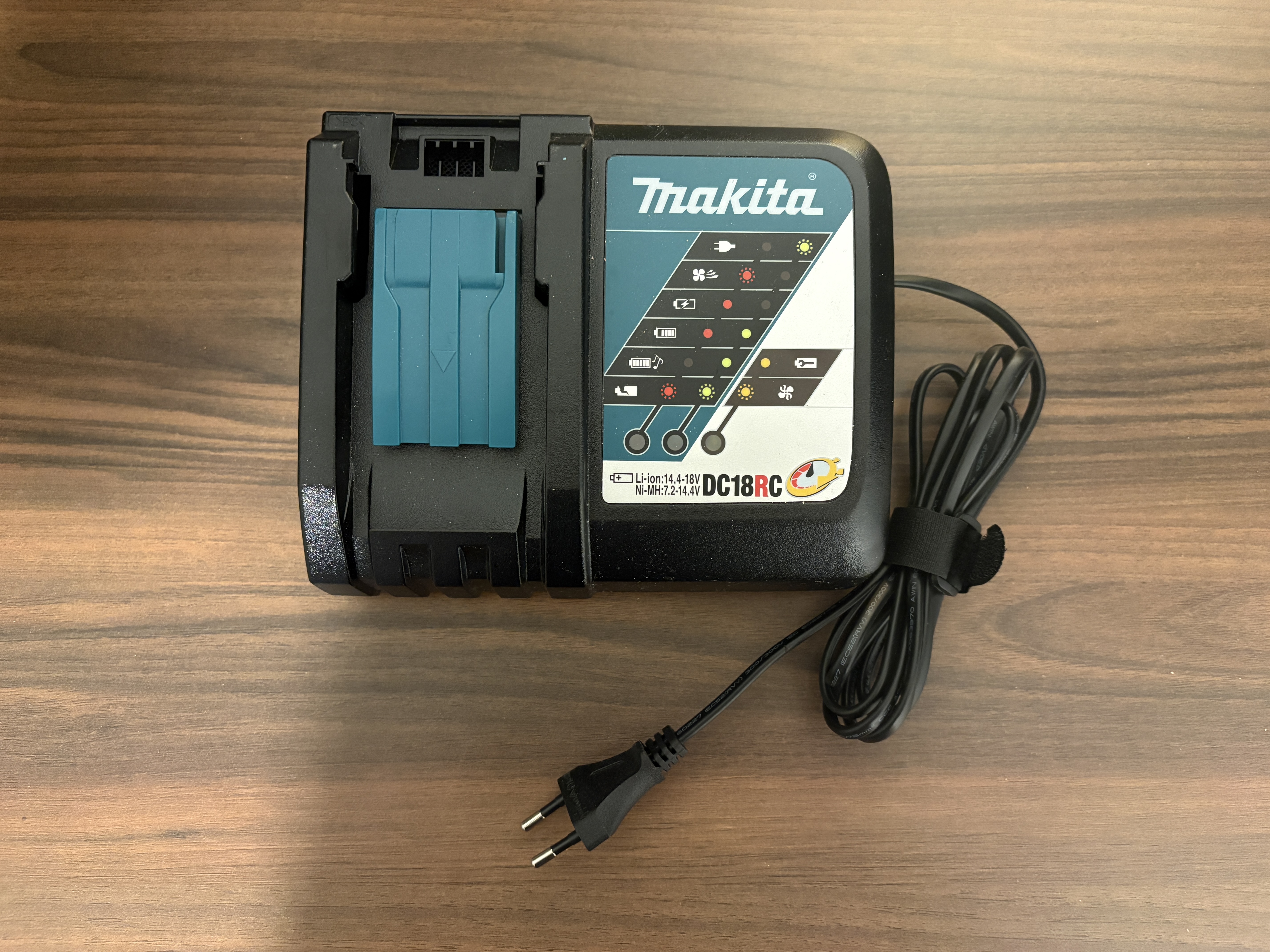 Makita 18v batteri lader.