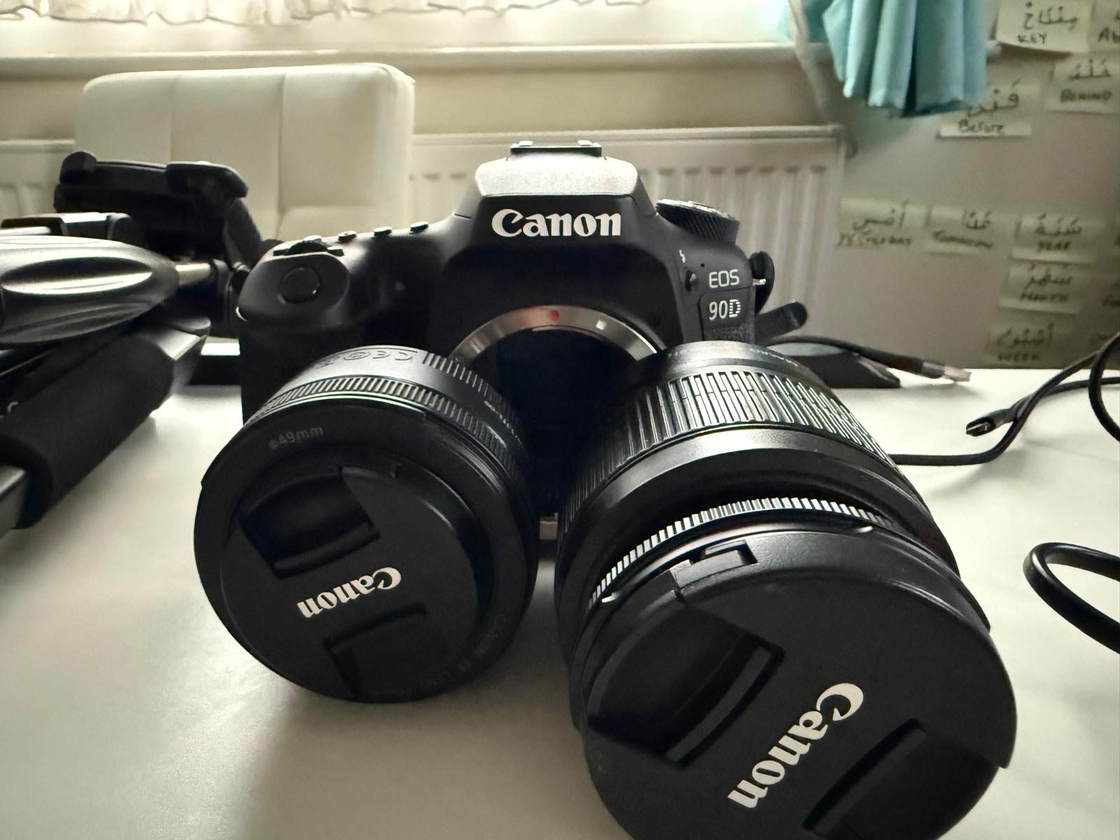 Canon eos 90d with sd card reader, ef 50mm & 18-55mm lens - perfect for photo and video shoots [london uk] (base and strap + 128 gb sd +  card reader + 2 lens + battery + charge dock + camera bag)