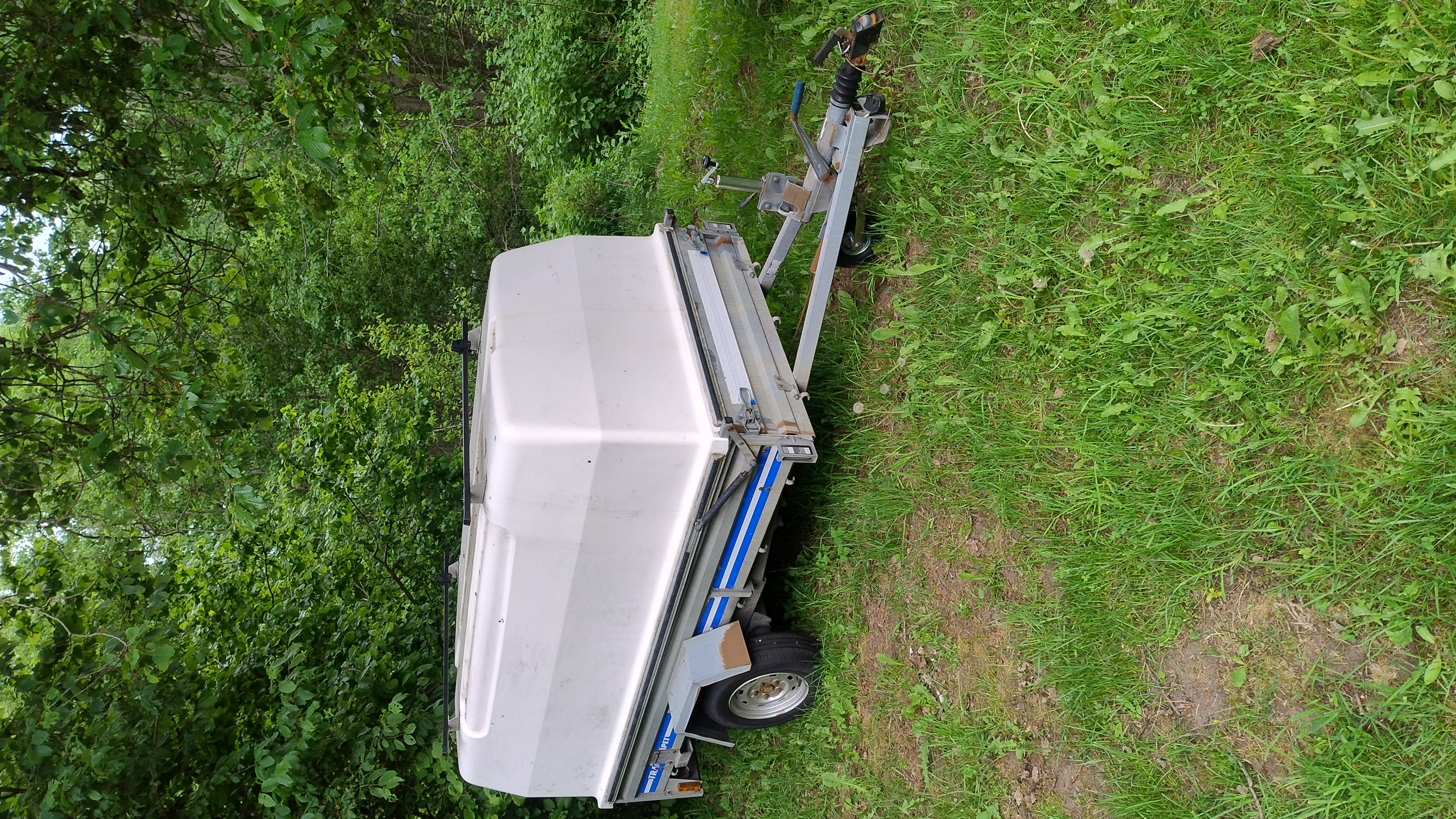 Släp med kåpa uthyres – bromsat, nybesiktigat och välskött 🚛