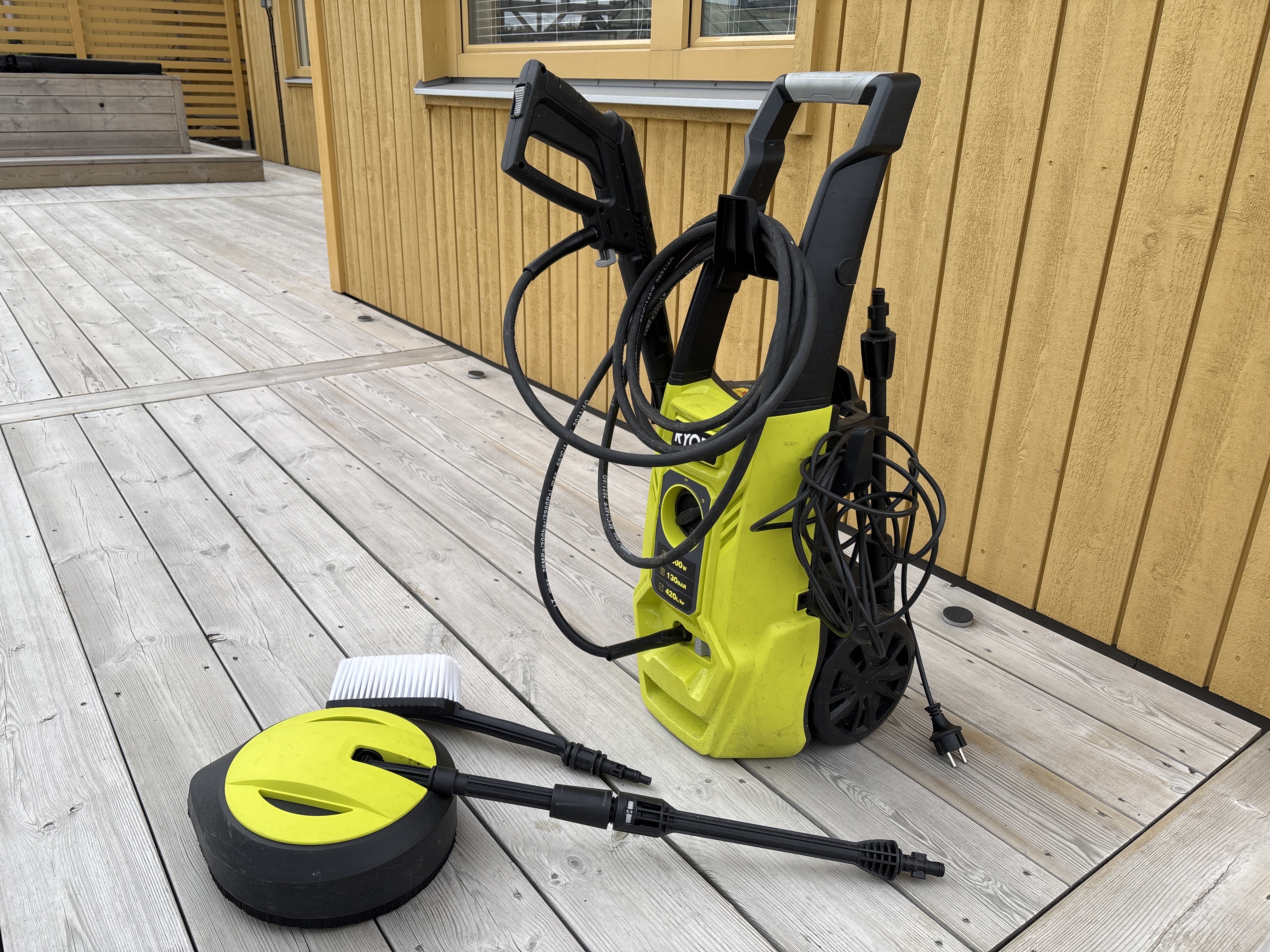 Högtryckstvätt ryobi inkl terrasborste & tillbehör
