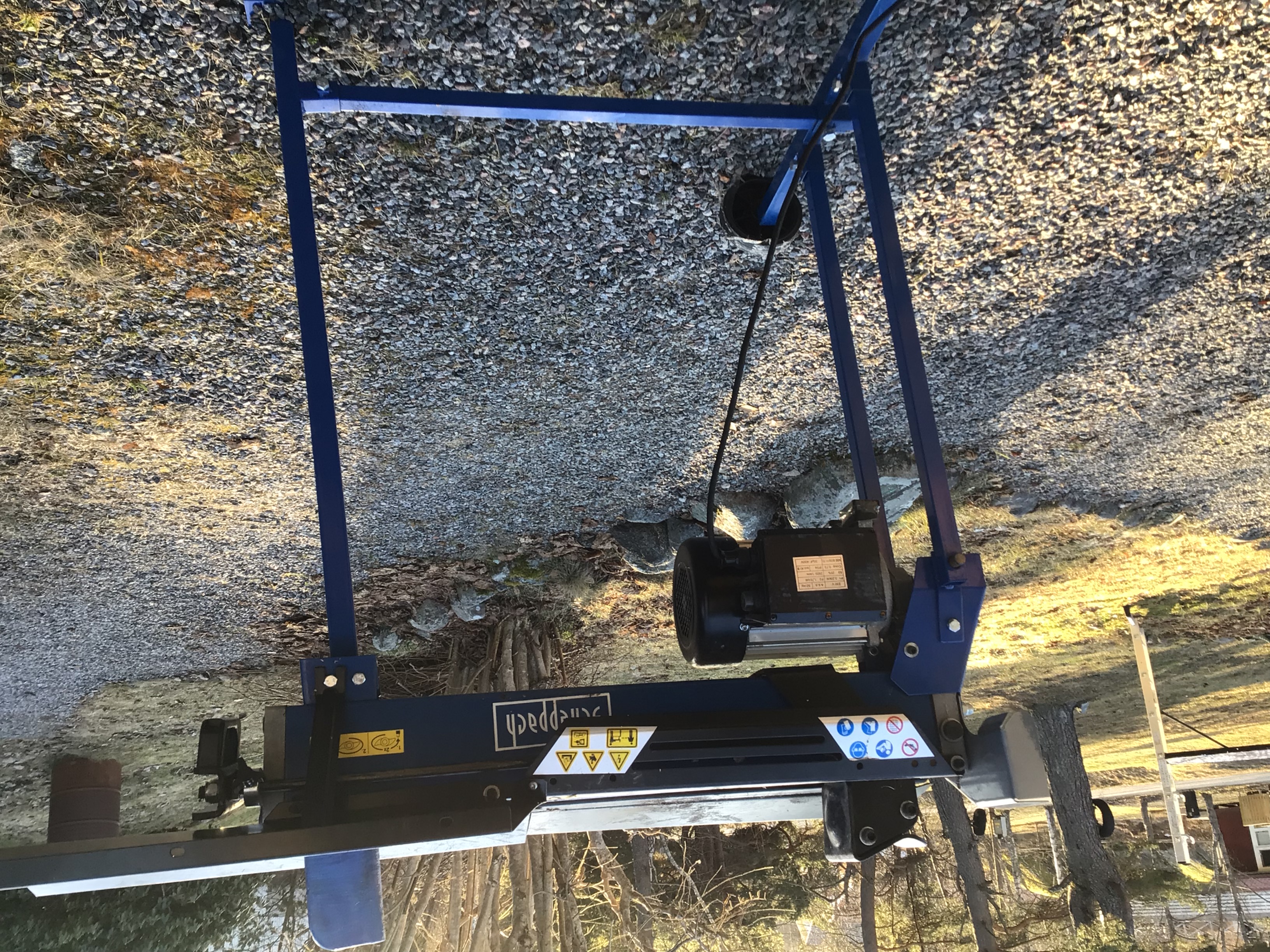 Vedklyv med 7 ton tryckkraft