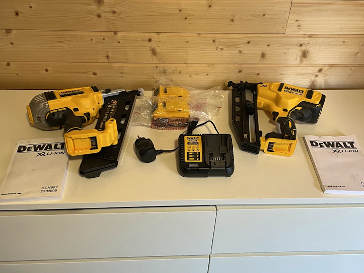Dewalt dck264p2 18v xr batteridrevet børsteløs dykkert- og spikerpistol (2x5ah)