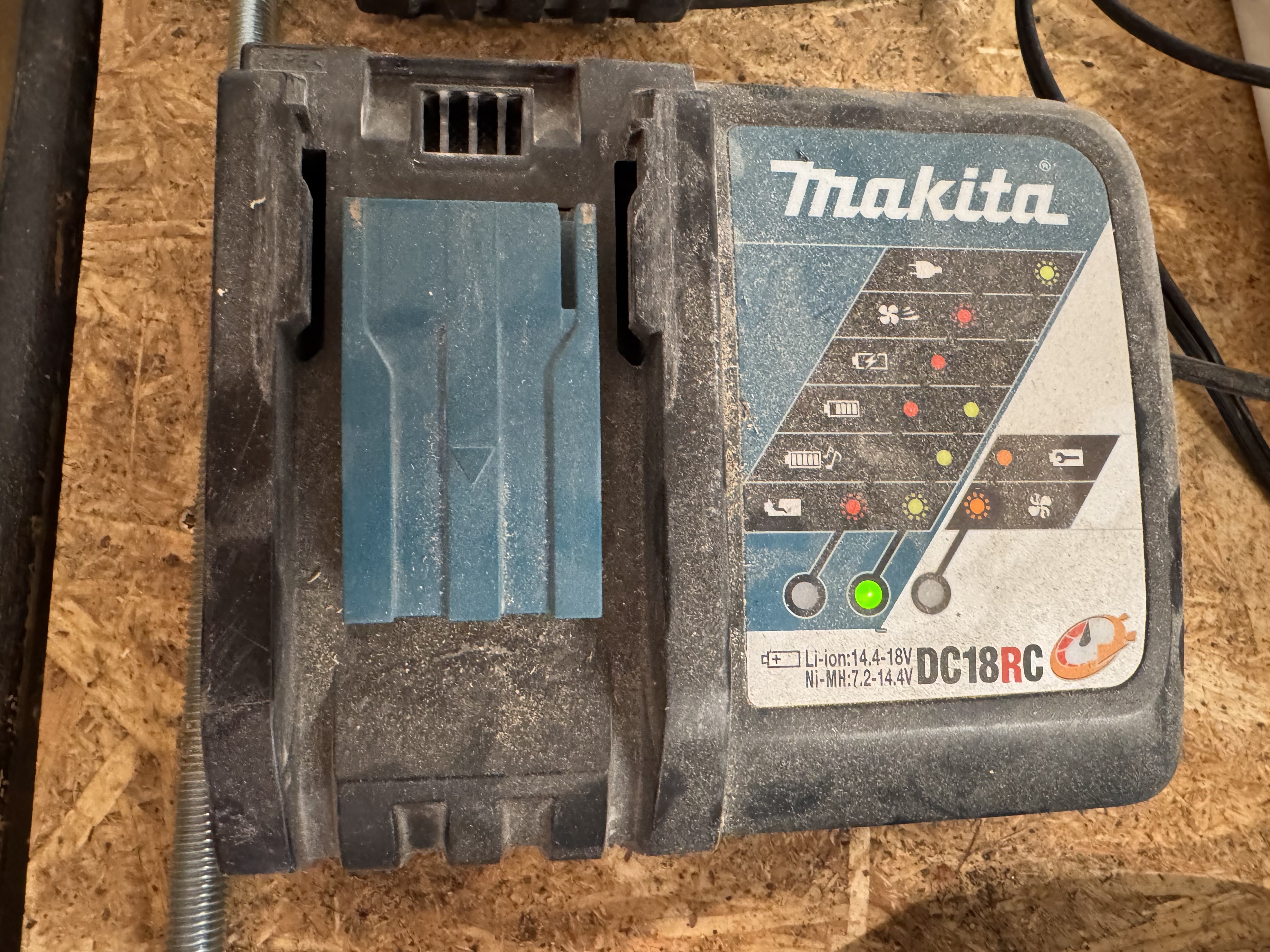 Makita batterilader