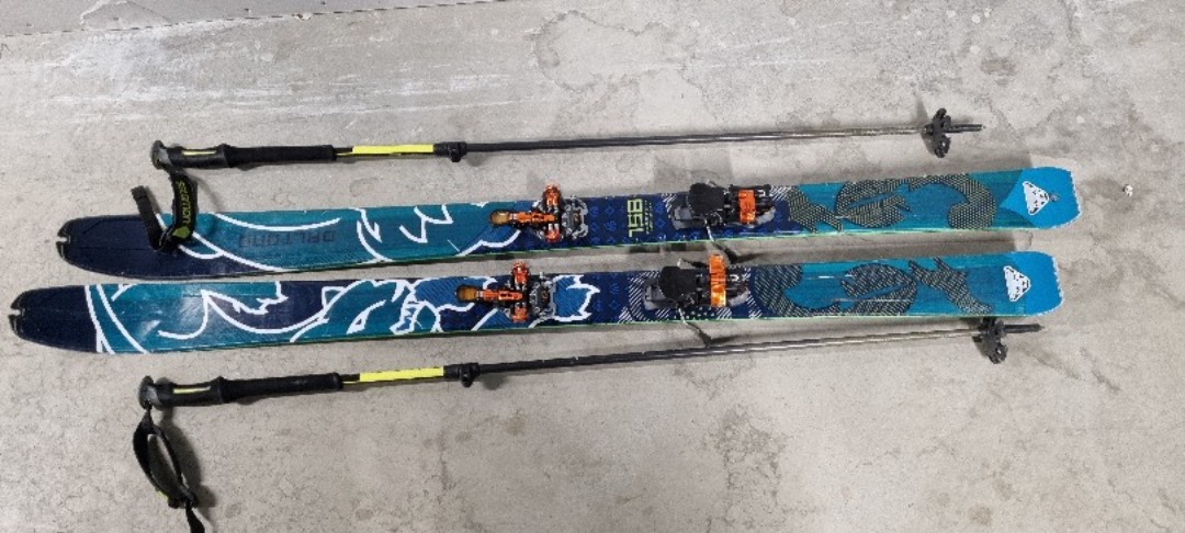 Komplett topptur pudder dame ski randonee