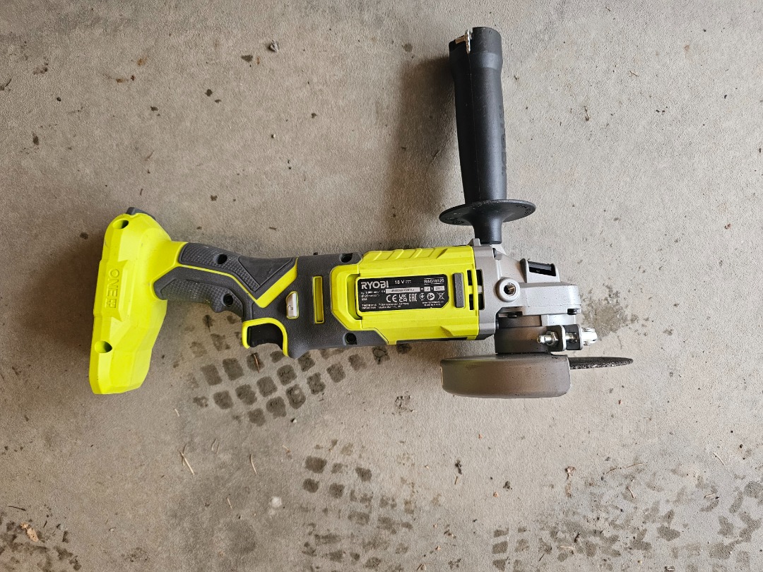 Batteri drevet vinkelsliper 