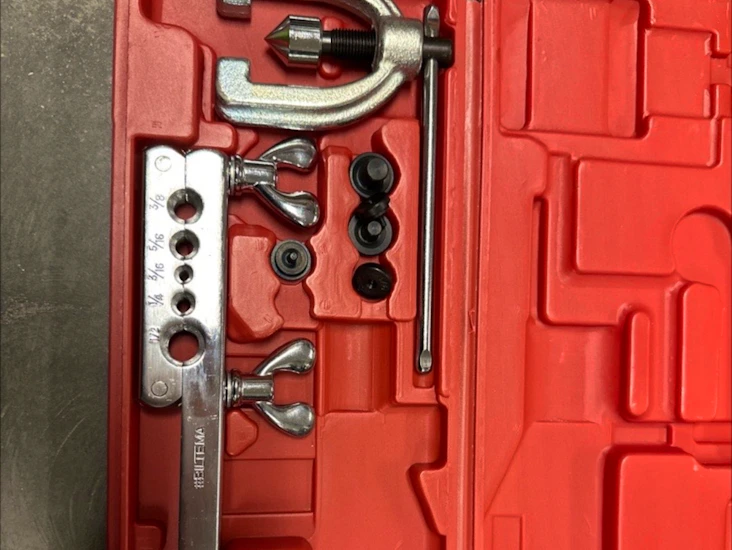 Verktøy for flaring av bremserør