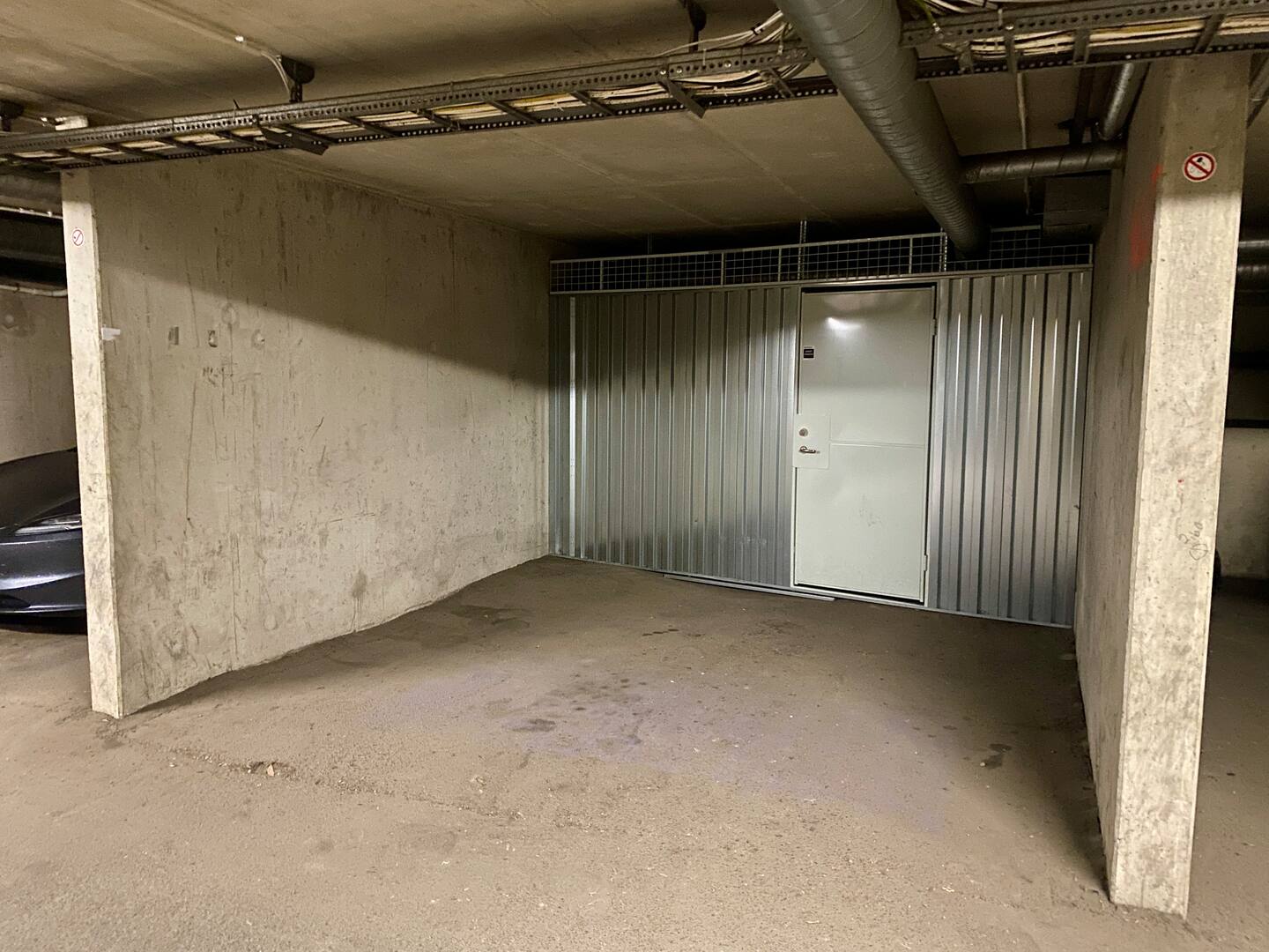 Garasje på grønland for kort kjøretøy - 10 minutters gange fra oslo s