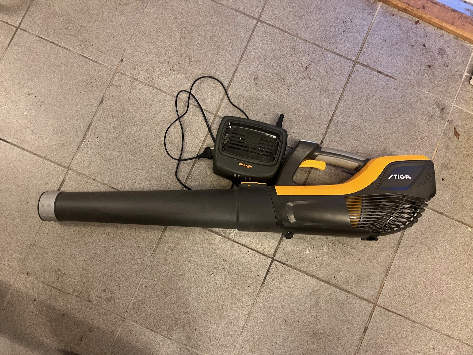 Batteridriven lövblås stiga e420