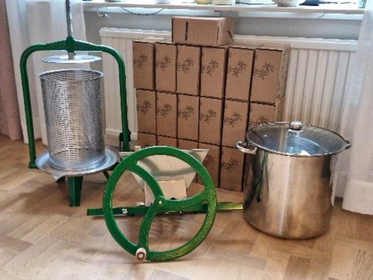 Fruktpress, fruktkross och 30l gryta