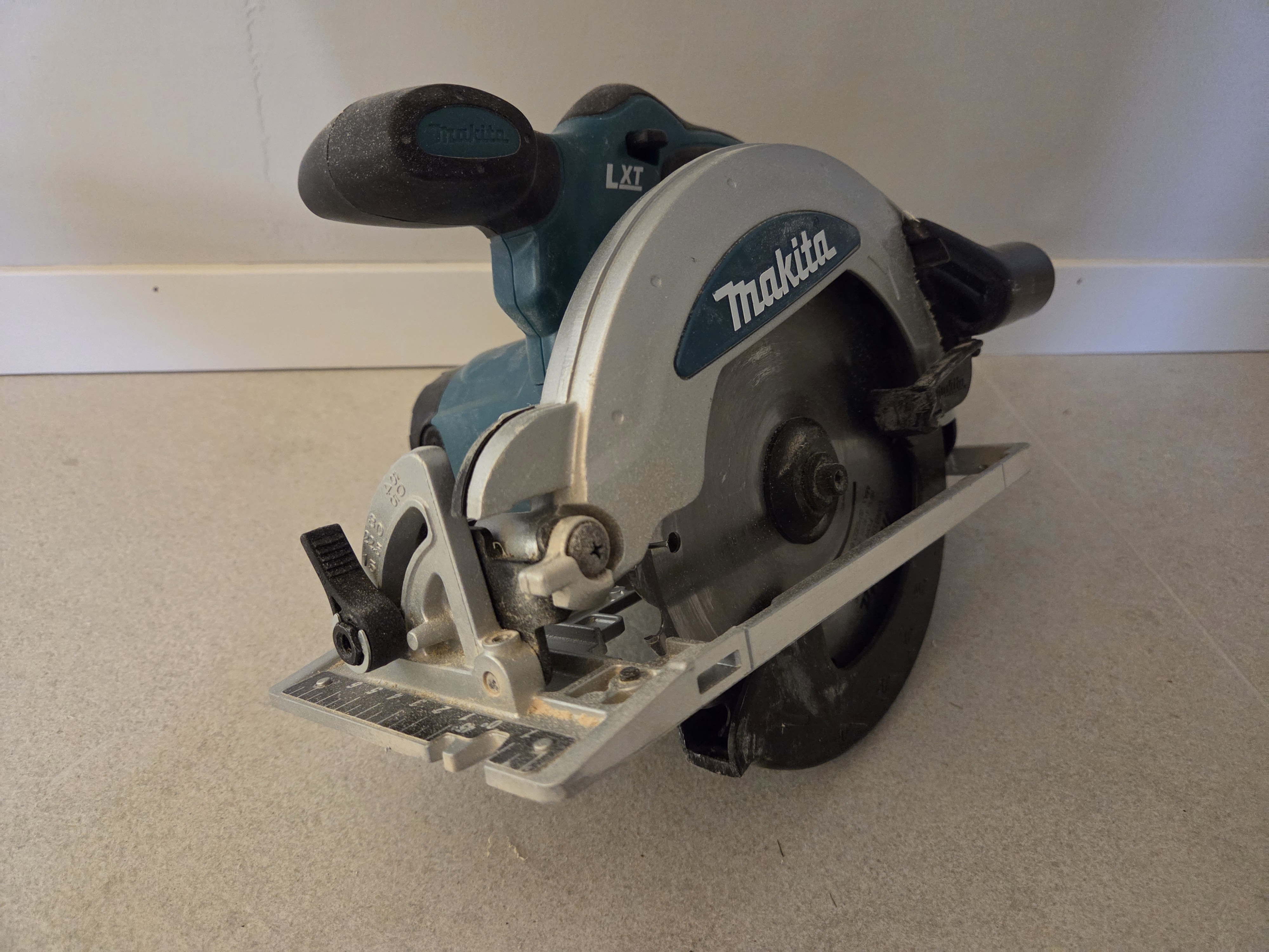 Makita dss610