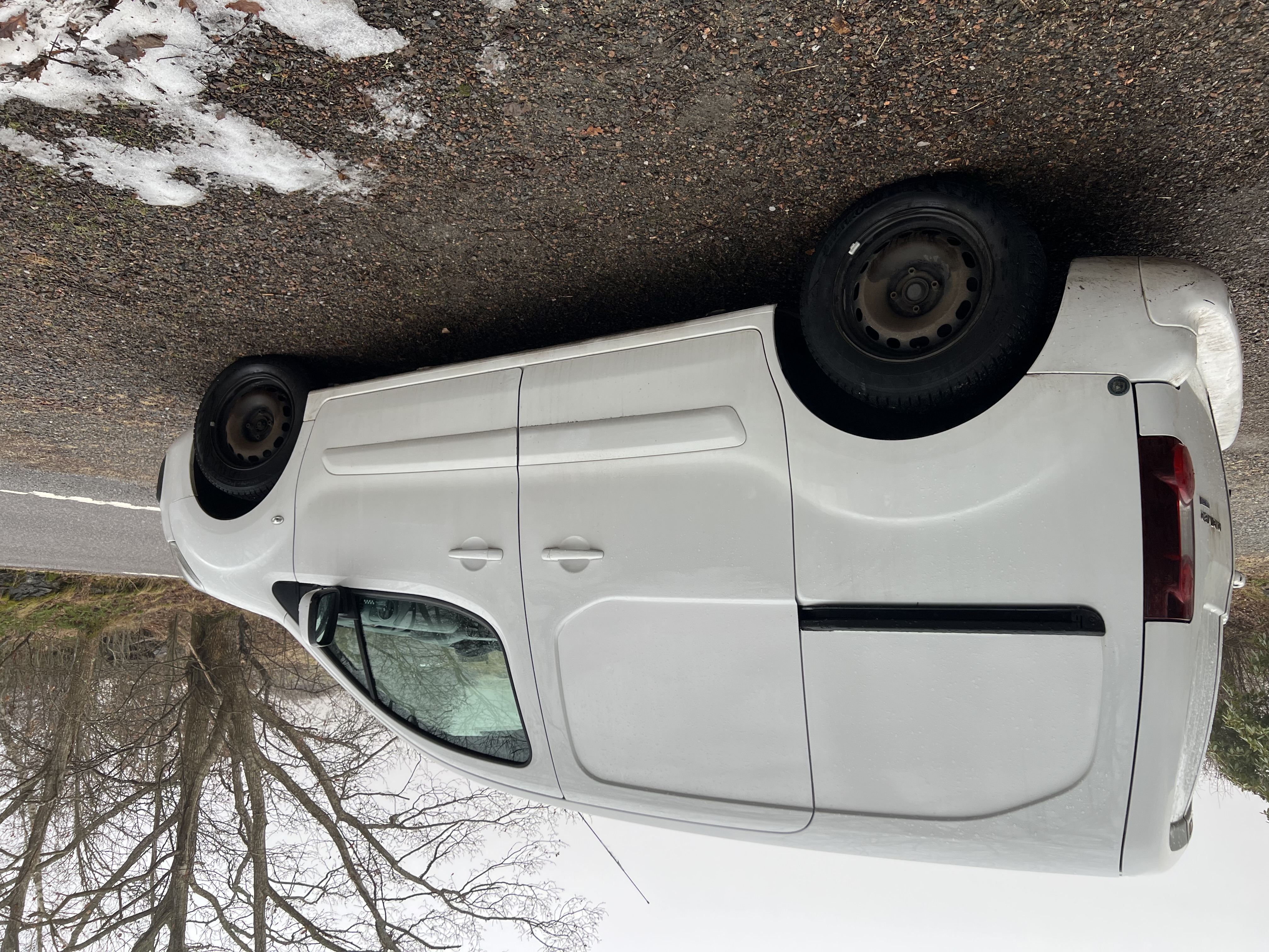 Smidig liten skåpbil med automatväxel