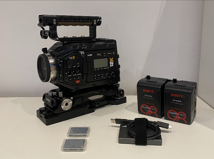 Blackmagic ursa mini pro 12k camera pl + ef shoot kit