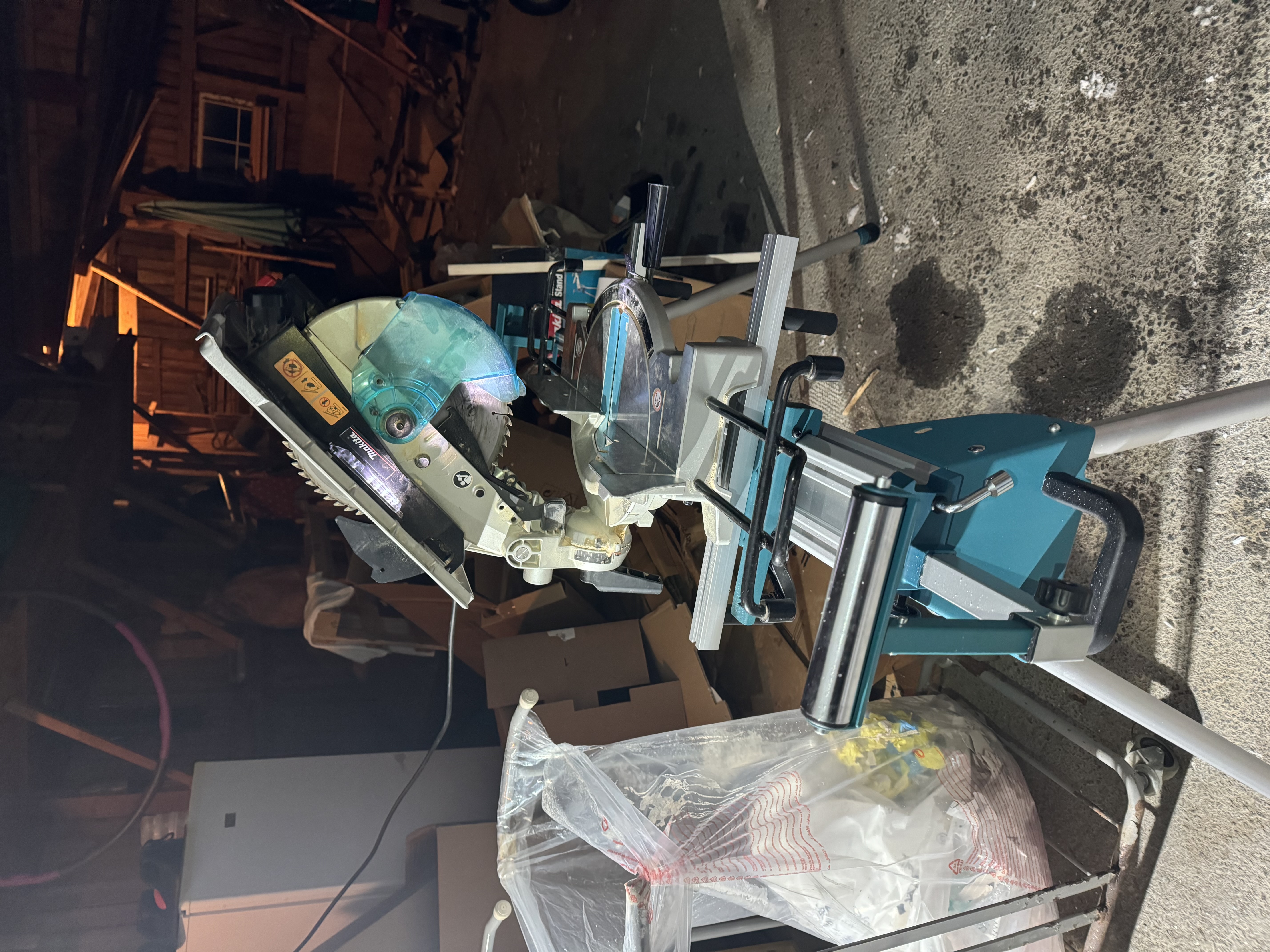 Makita lh1040f : klyve-, kapp- og gjærsag med stativ leies uy