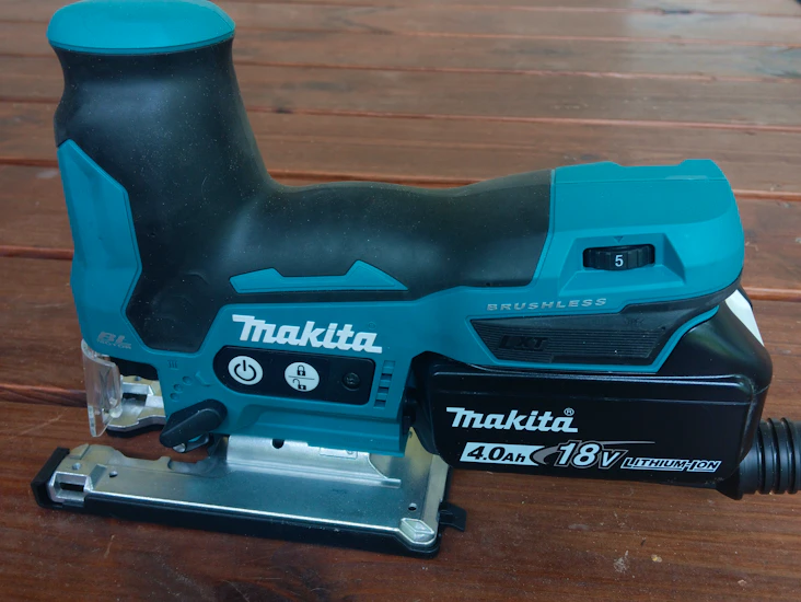 Makita akkupistosaha