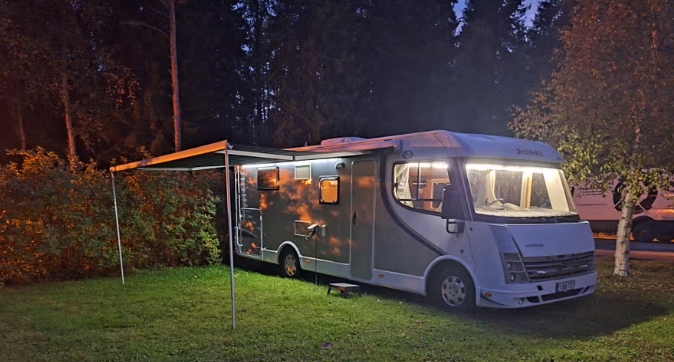 Vuokrataan asuntoauto, matkailuauto