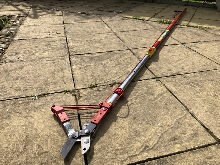 Long reach anvil pruner