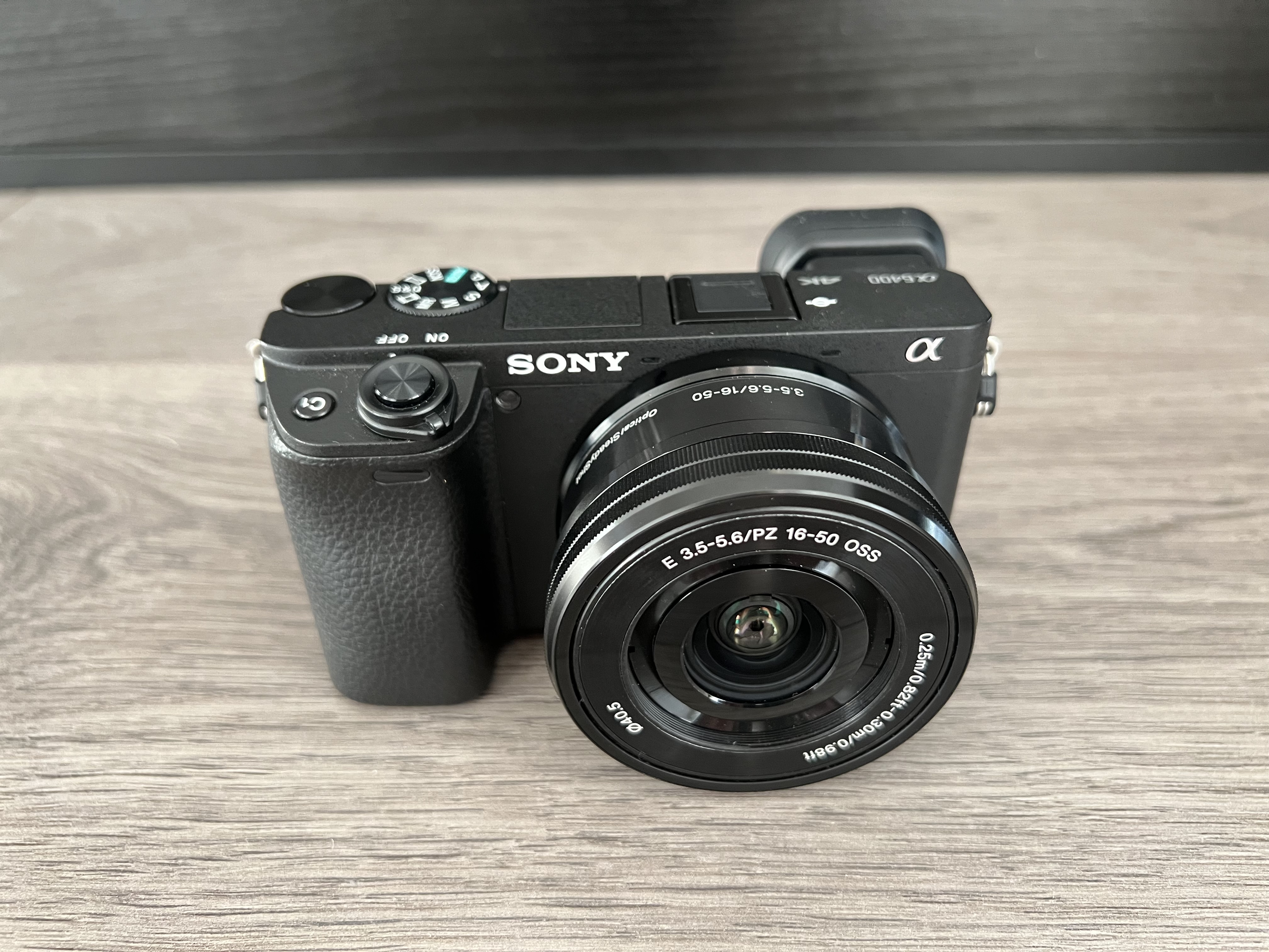 Sony a6400 mirrorless camera with 16-50mm kit lens