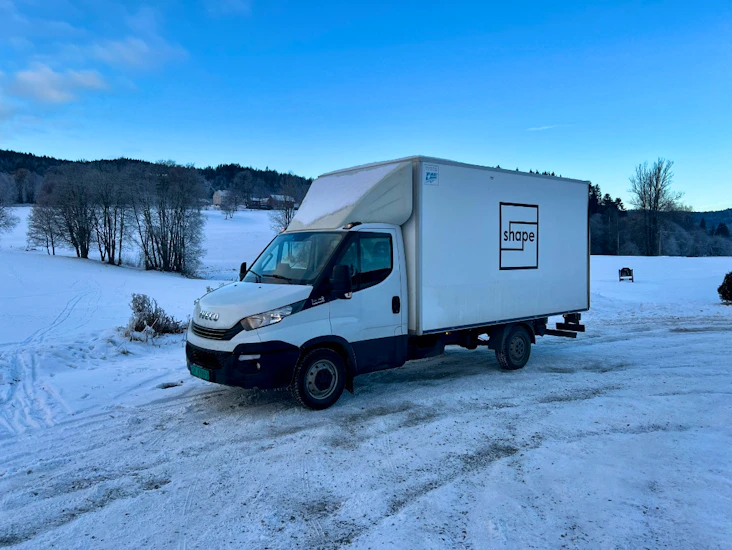 Stor varebil med løftelem - b førerkort