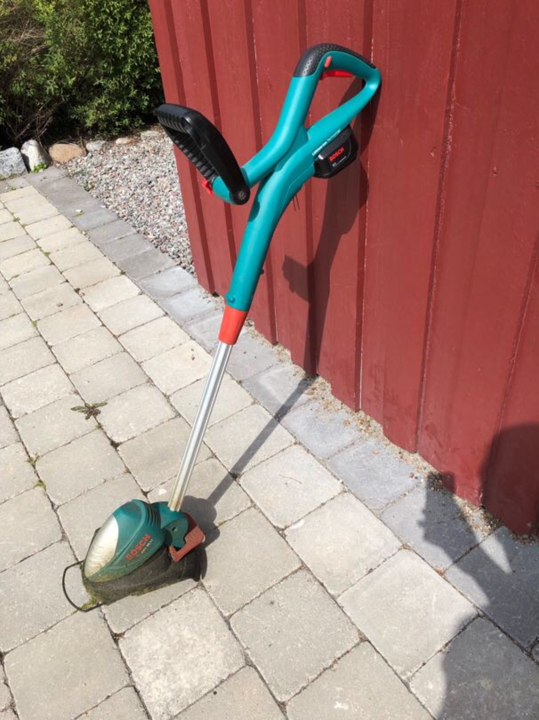 Hyr Bosch Batteridriven Miljovanlig Kanttrimmer Av David A I Taby