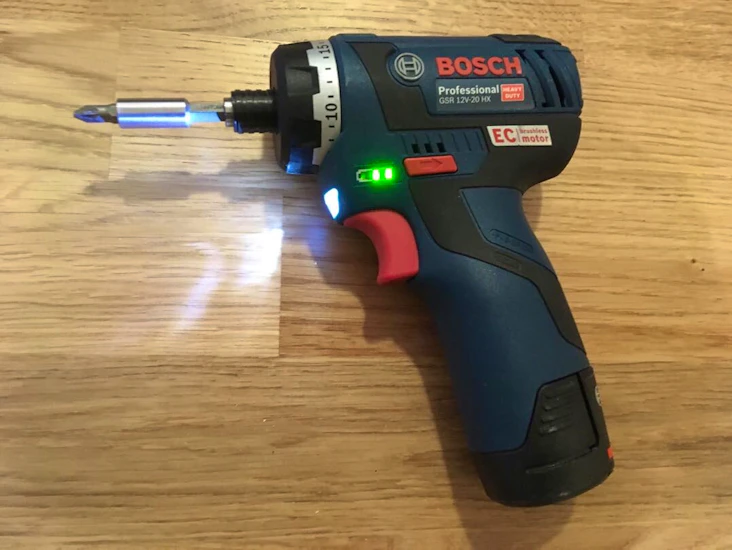 Skruvdragare med bits och borr