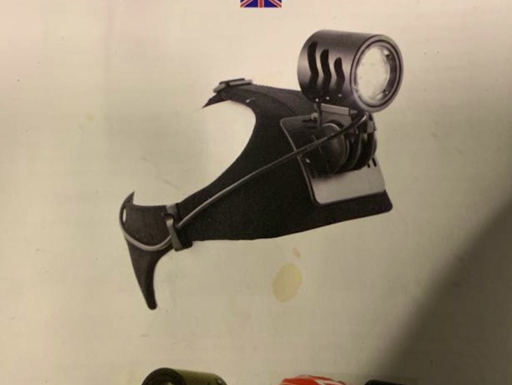 En strålande smidig pannlampa med 1500 lm