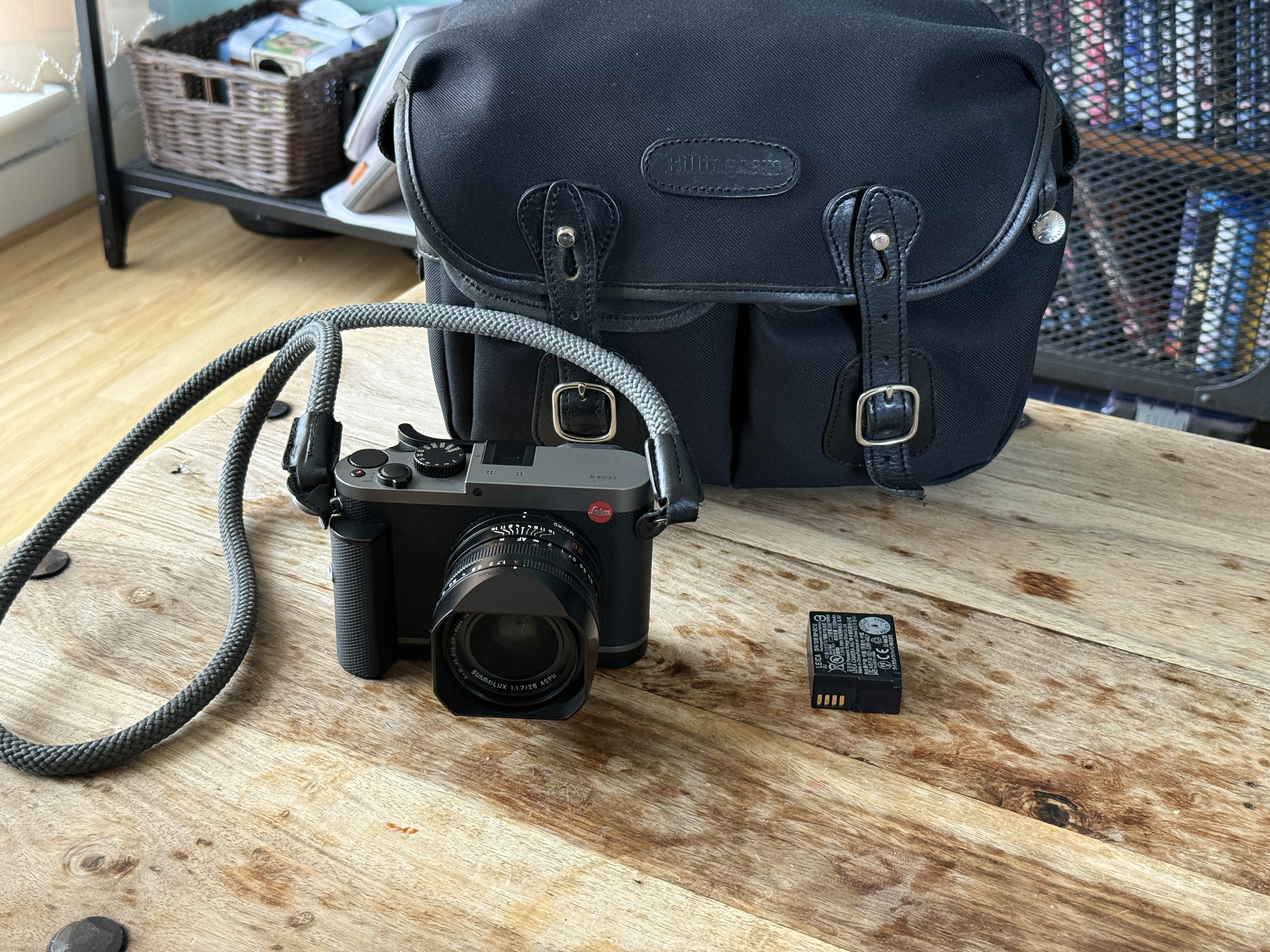 Leica q typ 116 – premium full-frame compact | billingham bag + accessory kit