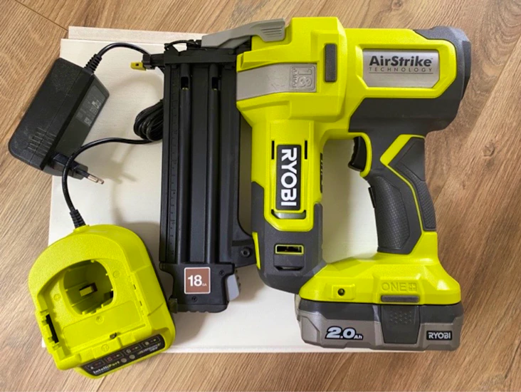 Ryobi spikpistol batteridriven