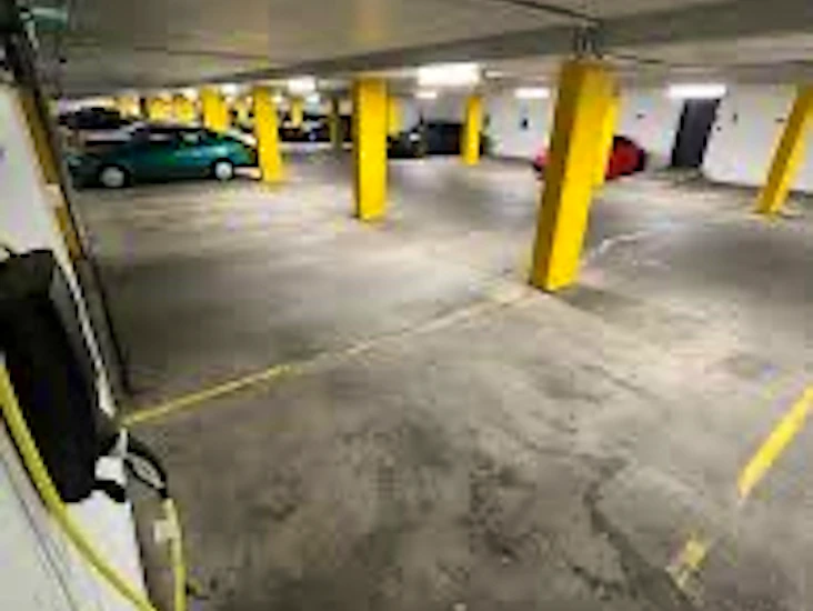 Til leie på dagtid - garasjeplass med lader i felles garasje på frognerplass