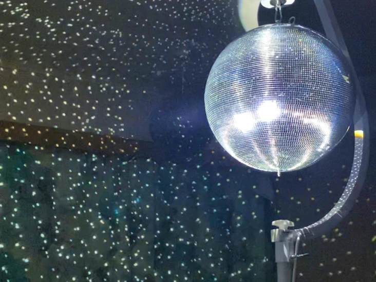 Freestanding disco mirror ball package