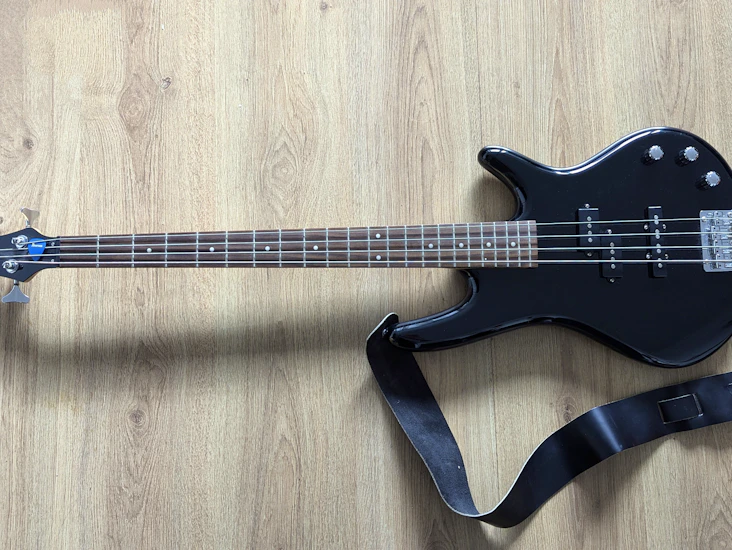 Ibanez gio electric bass guitar in black