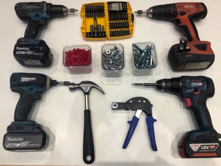 Olika skruvdragare med tillbehör