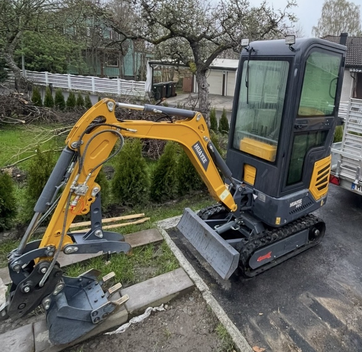 Minigrävare 1,2 ton med hytt och automatiskt snabbfäste