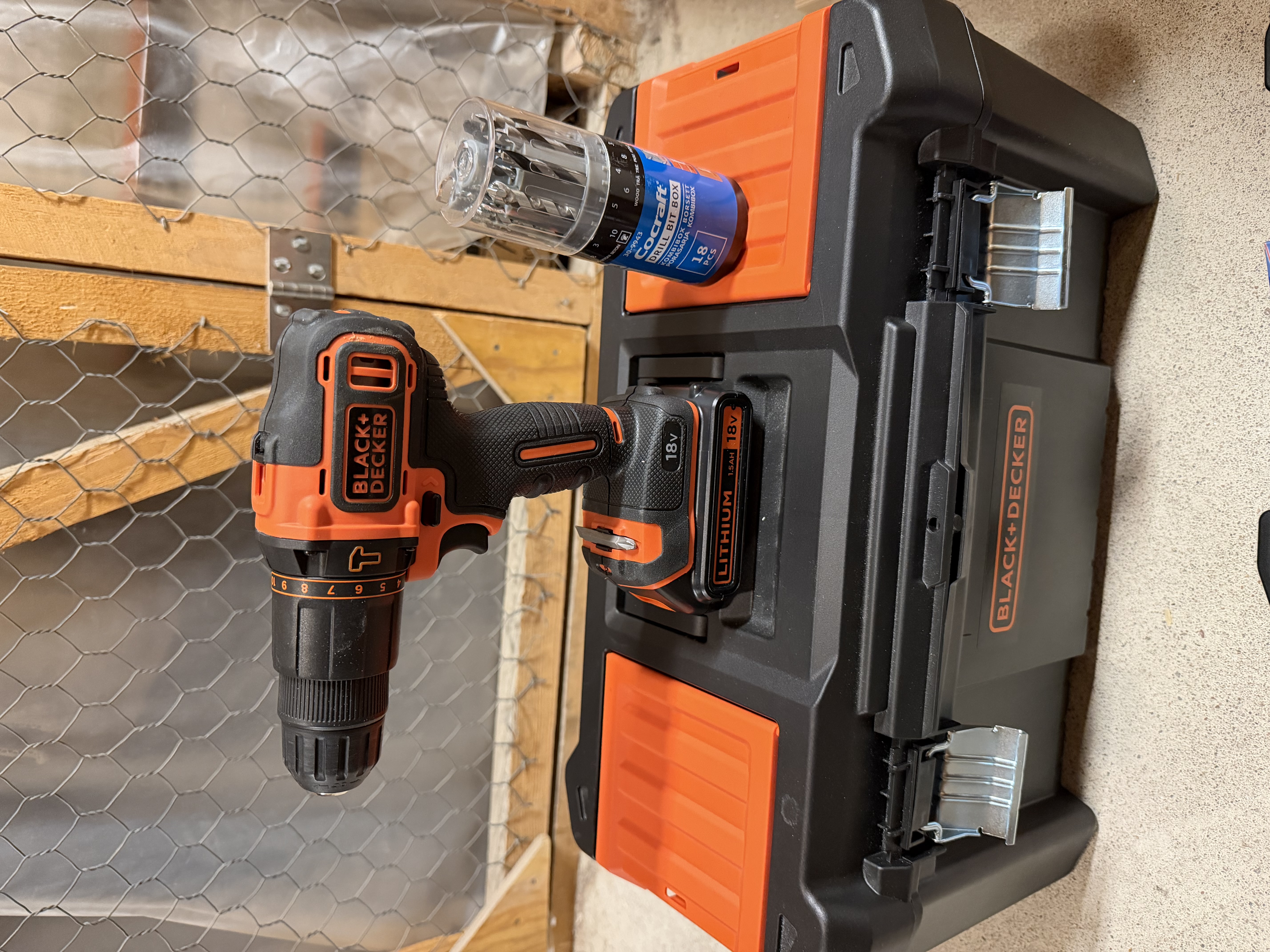 Sladdlös slagborrmaskin black+decker