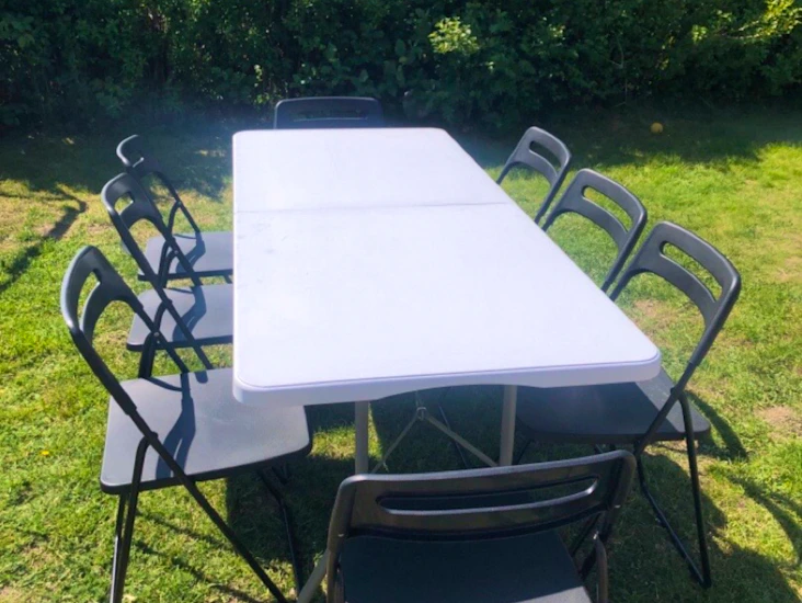 Paket 8 bord och 46 stolar