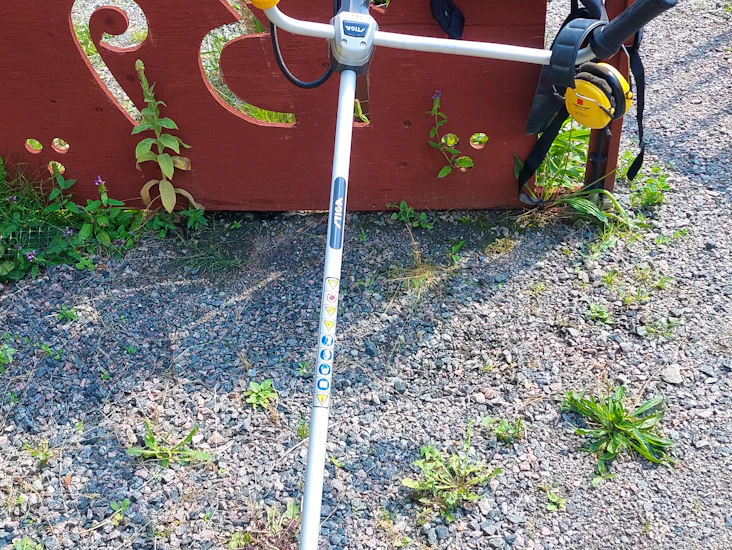 Töjsåg och trimmar stiga