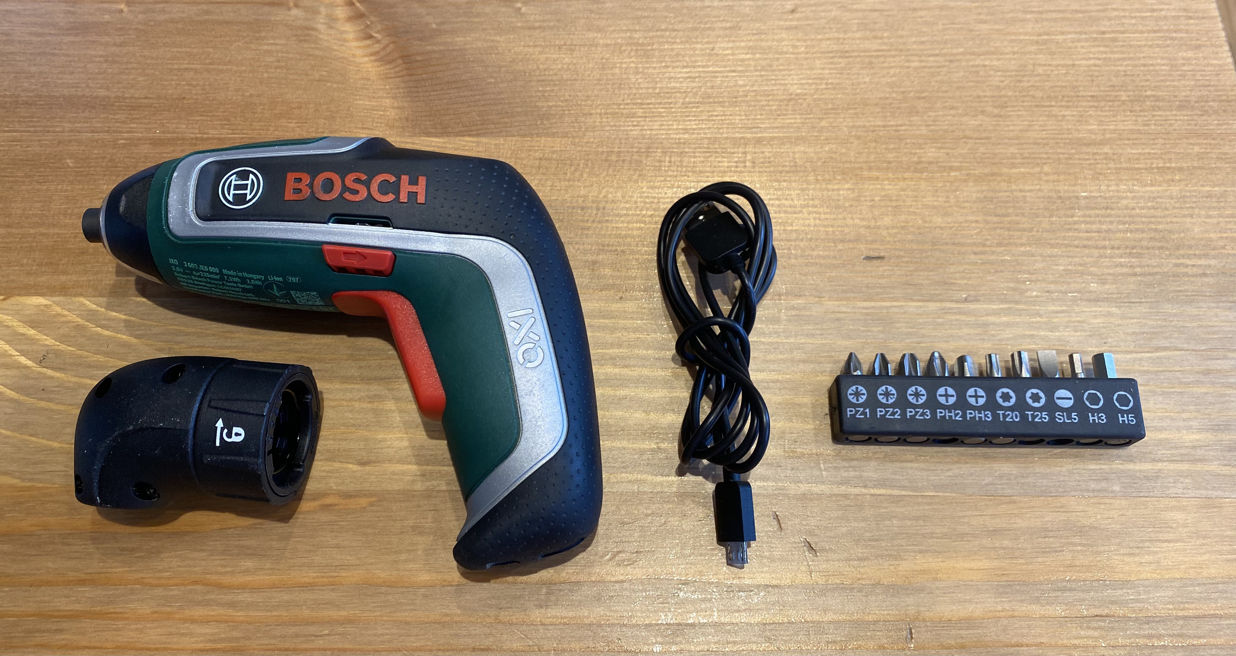 Cordless screwdriver with angle screw adapter
